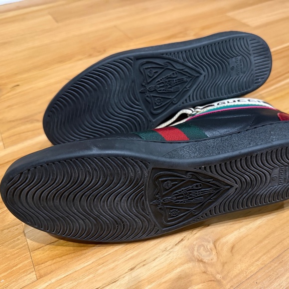 Athletic_Shoes